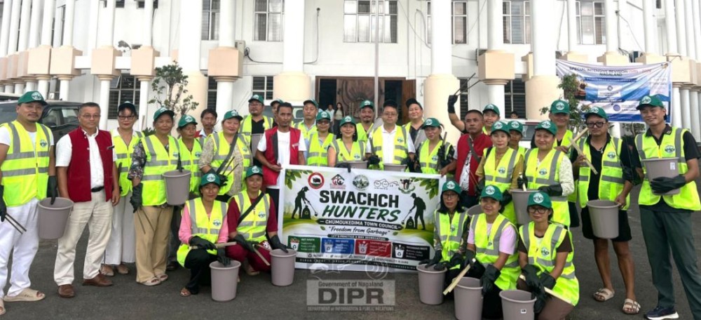 DC Chumoukedima, Polan John, NCS, along with other officials during the introduction of the 'Swachh Hunters' initiative to promote a clean and litter-free town, held at the DC's office, Chumoukedima on August 24. (DIPR Photo)